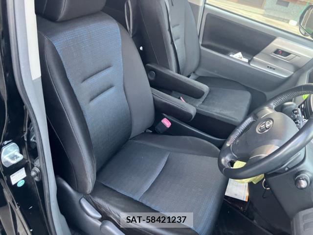 Toyota VOXY 2007-10 8439086-13