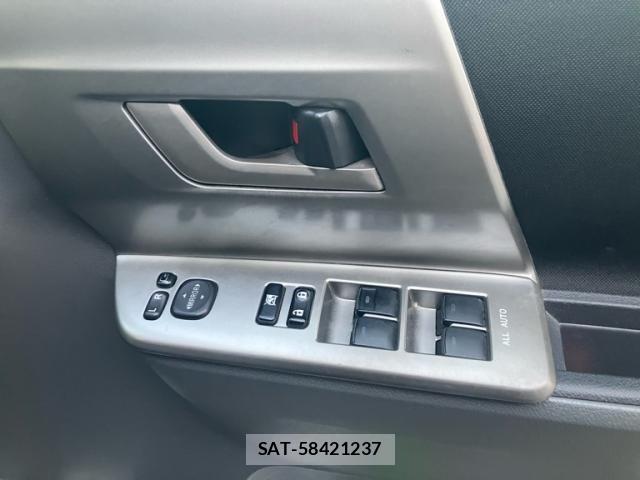 Toyota VOXY 2007-10 8439086-14