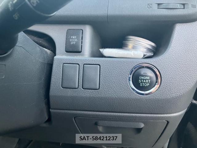 Toyota VOXY 2007-10 8439086-15