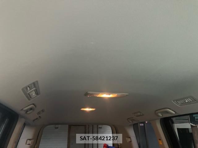 Toyota VOXY 2007-10 8439086-20