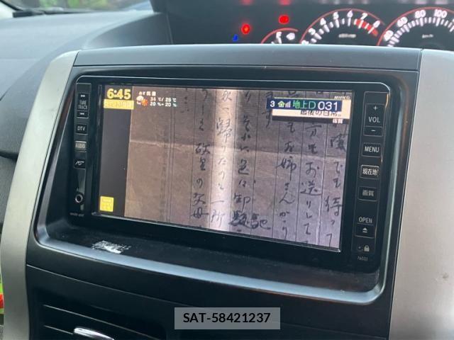 Toyota VOXY 2007-10 8439086-25