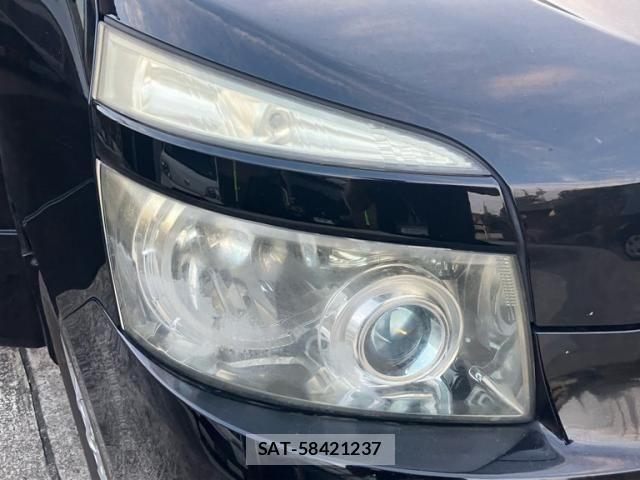 Toyota VOXY 2007-10 8439086-26