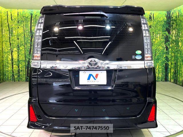 Toyota VOXY 2015-09 8439083-14