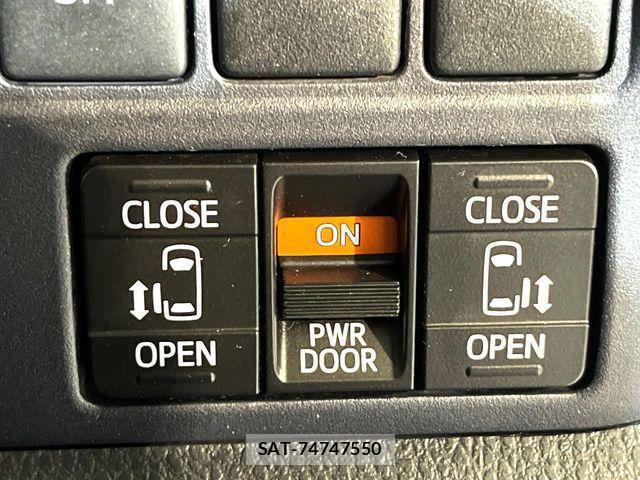 Toyota VOXY 2015-09 8439083-3