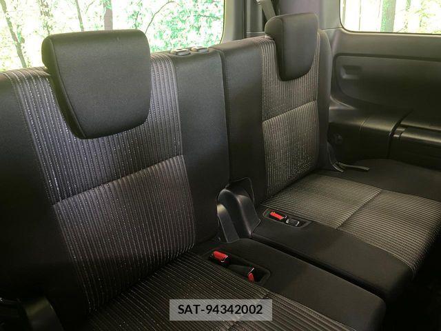 Toyota VOXY 2018-02 8439063-9