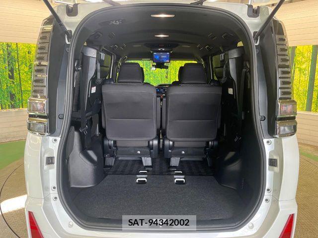 Toyota VOXY 2018-02 8439063-10