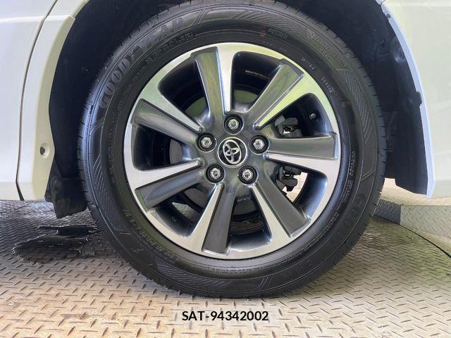 Toyota VOXY 2018-02 8439063-13