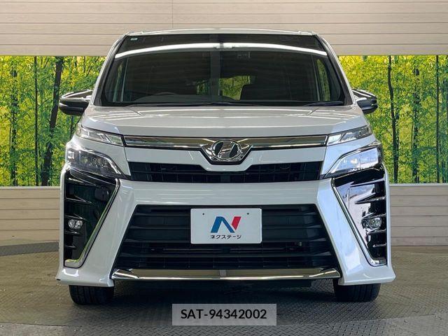 Toyota VOXY 2018-02 8439063-14