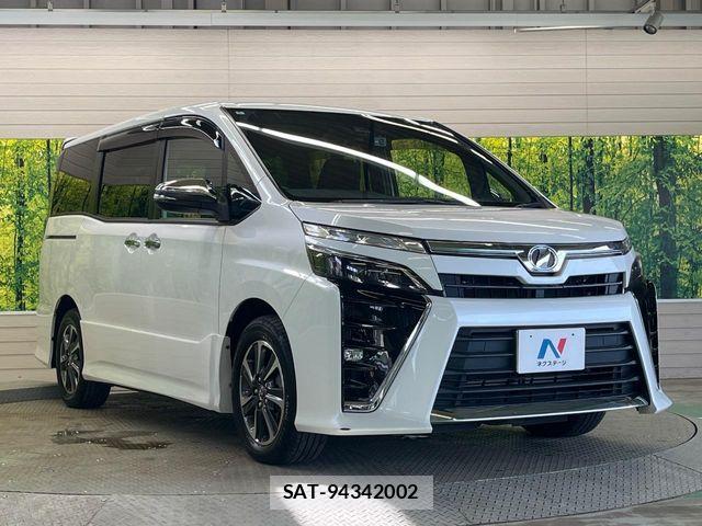 Toyota VOXY 2018-02 8439063-16