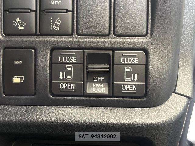 Toyota VOXY 2018-02 8439063-5