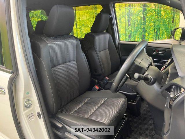 Toyota VOXY 2018-02 8439063-7