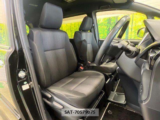 Toyota VOXY 2018-01 8439067-9