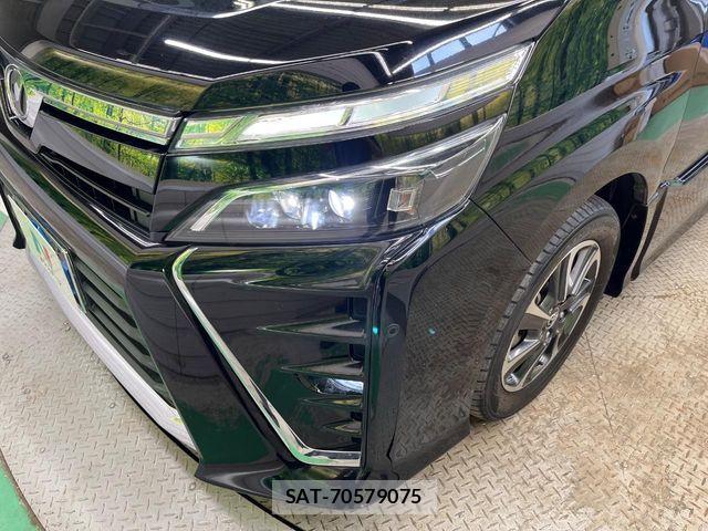 Toyota VOXY 2018-01 8439067-12