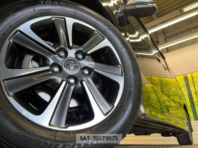 Toyota VOXY 2018-01 8439067-13