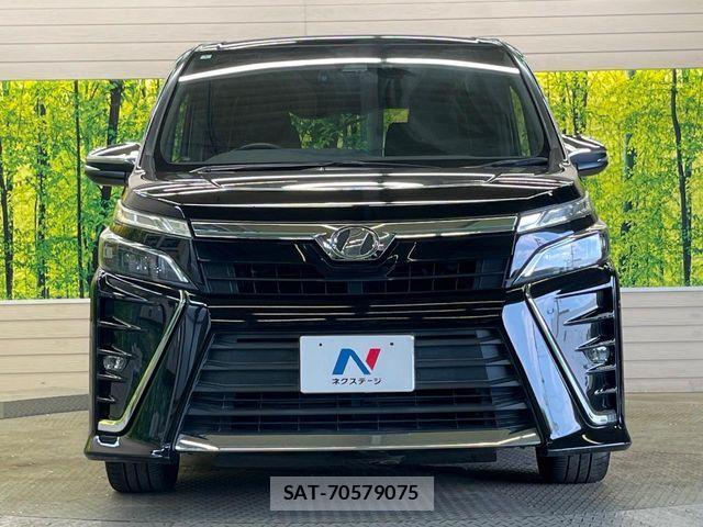 Toyota VOXY 2018-01 8439067-14