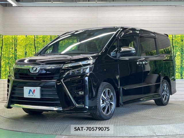 Toyota VOXY 2018-01 8439067-16
