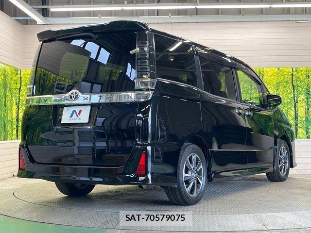 Toyota VOXY 2018-01 8439067-17