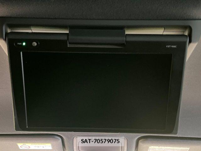 Toyota VOXY 2018-01 8439067-3