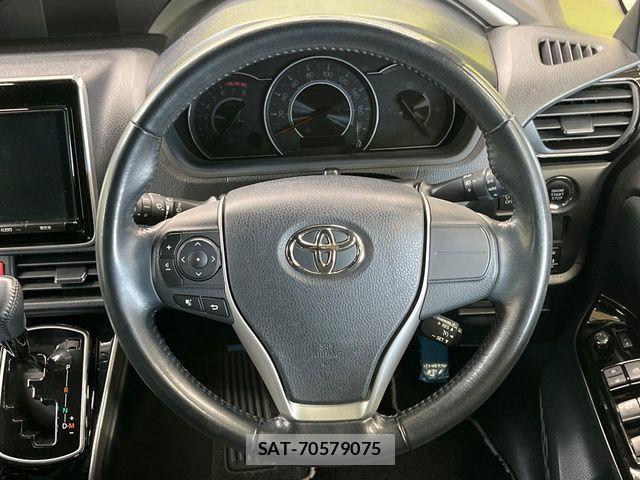 Toyota VOXY 2018-01 8439067-6