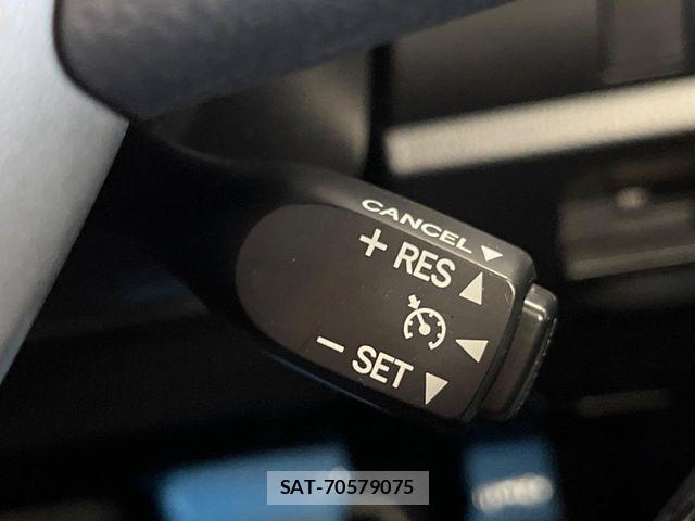 Toyota VOXY 2018-01 8439067-7