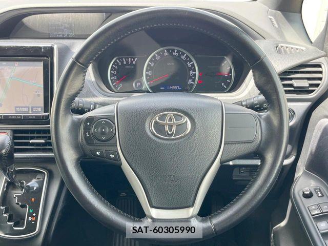 Toyota VOXY 2014-10 8439072-12