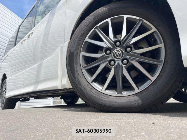 Toyota VOXY 2014-10 8439072-14