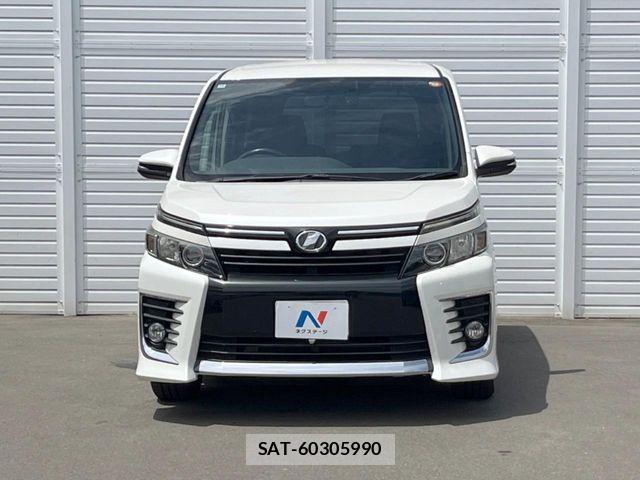 Toyota VOXY 2014-10 8439072-15