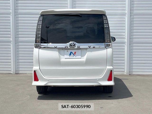 Toyota VOXY 2014-10 8439072-16