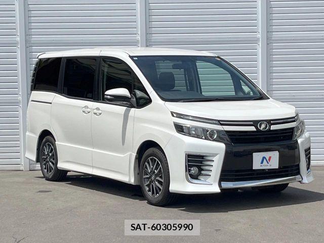 Toyota VOXY 2014-10 8439072-17