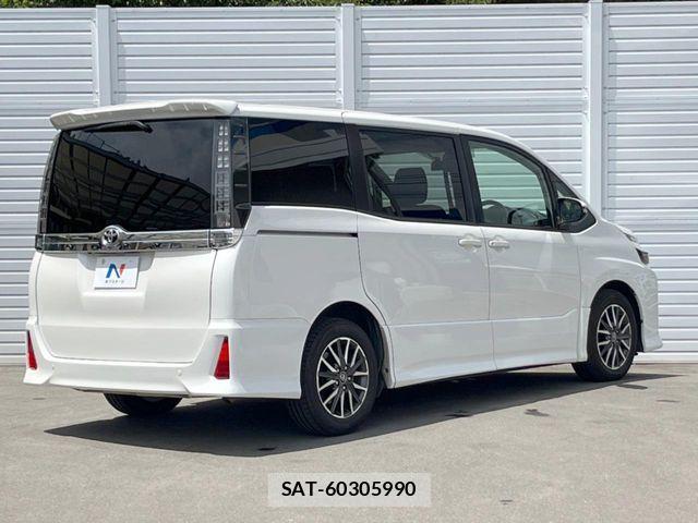 Toyota VOXY 2014-10 8439072-18