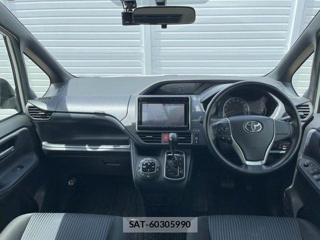 Toyota VOXY 2014-10 8439072-1