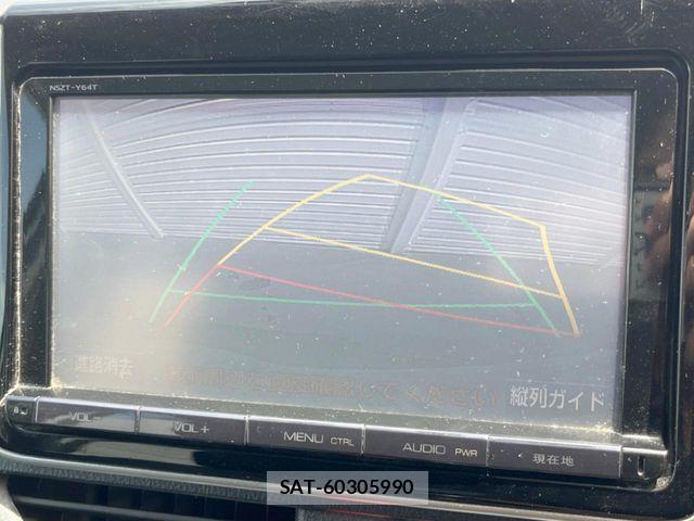 Toyota VOXY 2014-10 8439072-3
