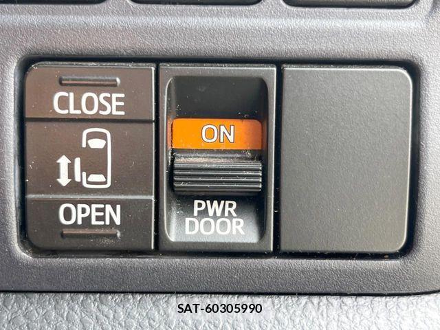 Toyota VOXY 2014-10 8439072-5