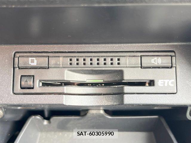 Toyota VOXY 2014-10 8439072-6