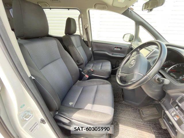 Toyota VOXY 2014-10 8439072-8
