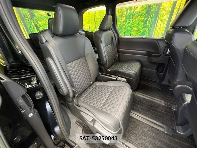Toyota VOXY 2022-10 8439060-9