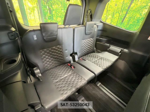 Toyota VOXY 2022-10 8439060-10