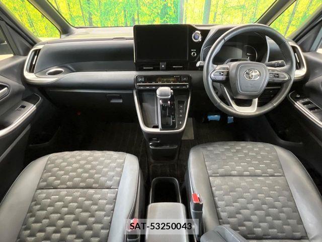 Toyota VOXY 2022-10 8439060-1
