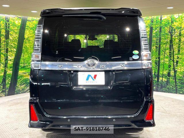 Toyota VOXY 2020-03 8439064-15