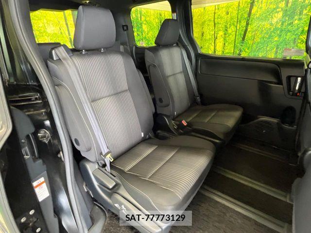 Toyota VOXY 2019-03 8439061-9