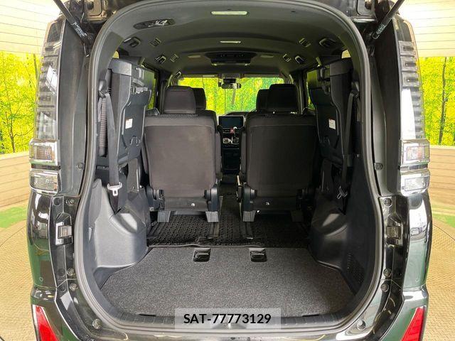 Toyota VOXY 2019-03 8439061-11