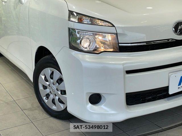 Toyota VOXY 2013-09 8439085-11