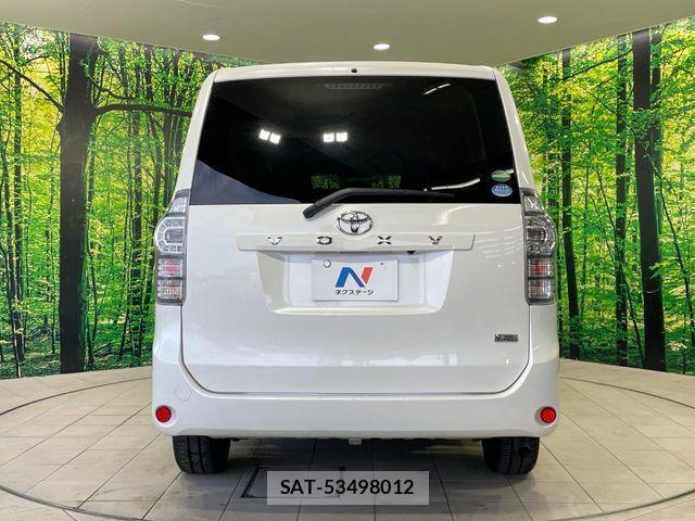 Toyota VOXY 2013-09 8439085-14