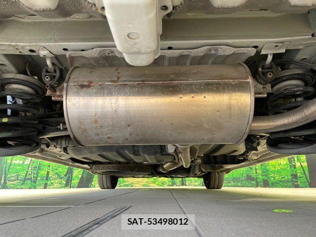 Toyota VOXY 2013-09 8439085-18