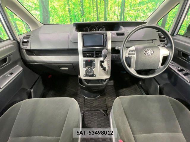 Toyota VOXY 2013-09 8439085-1