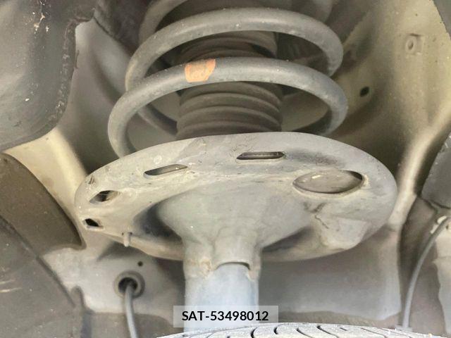 Toyota VOXY 2013-09 8439085-19