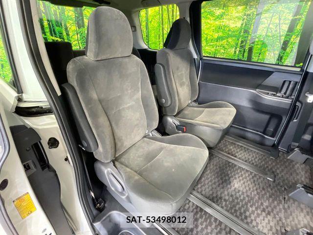 Toyota VOXY 2013-09 8439085-8
