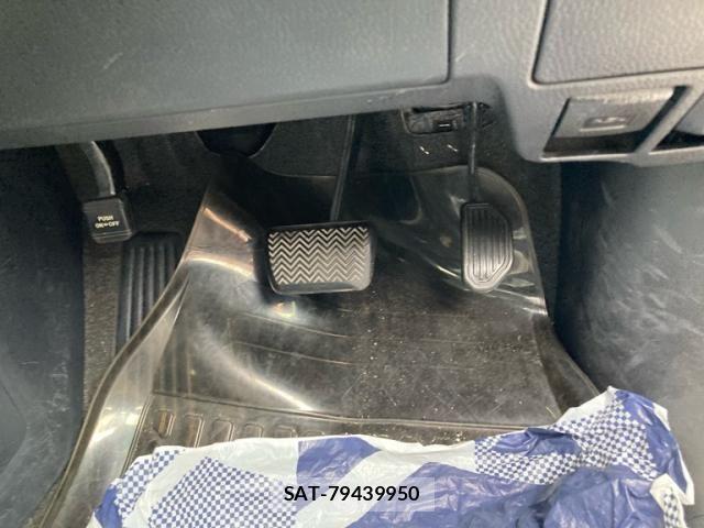 Toyota VOXY 2014-06 8439084-13