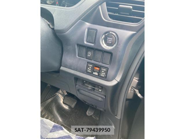 Toyota VOXY 2014-06 8439084-15