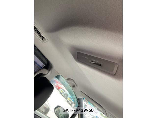 Toyota VOXY 2014-06 8439084-20